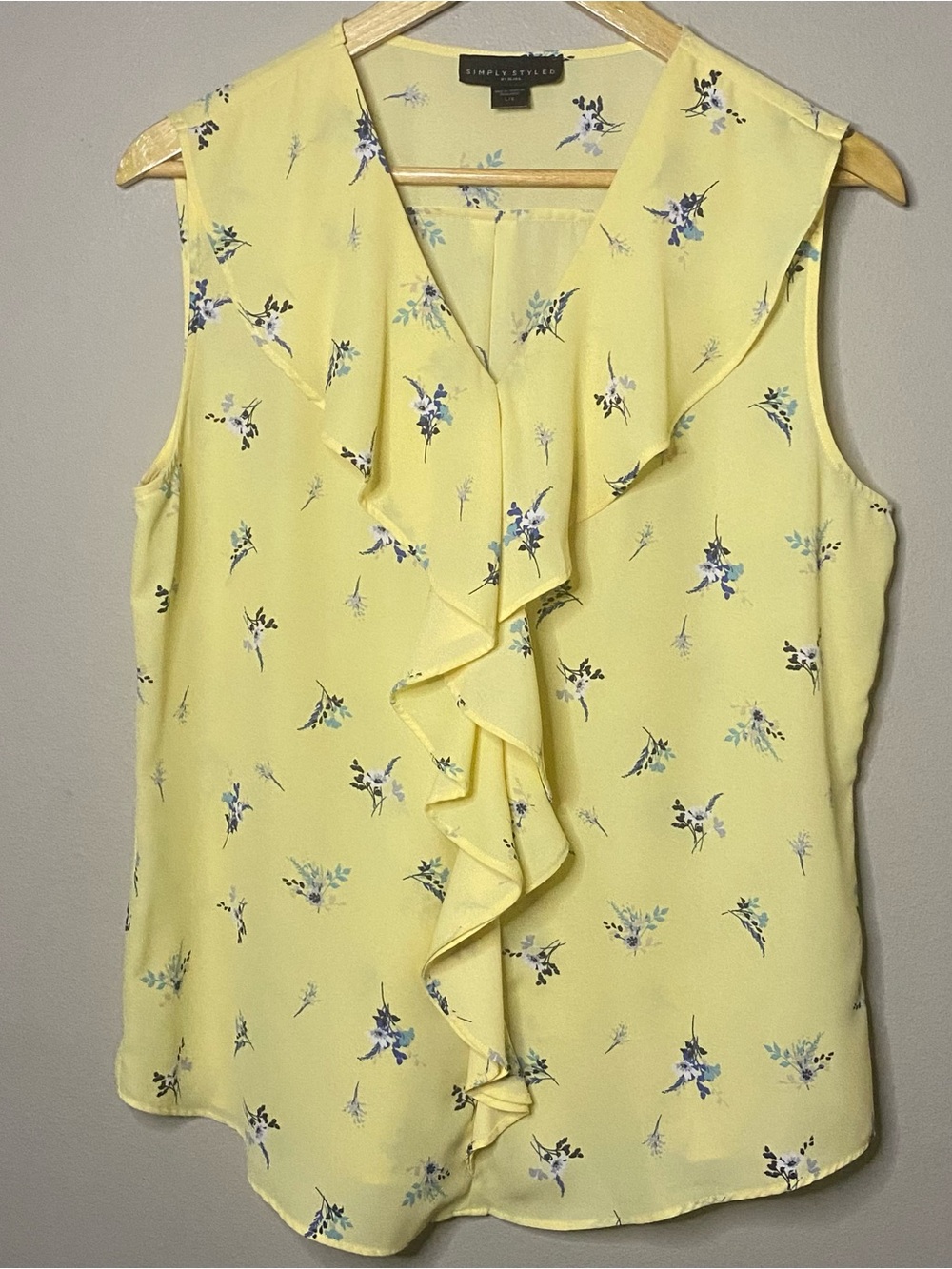 Simply Styled Sleeveless Floral Blouse Women Large Yellow Green Ruffle Neckline